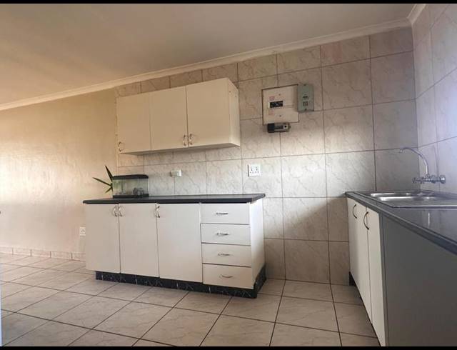 2 BEDROOM PROPERTY TO RENT IN STRAND CENTRAL